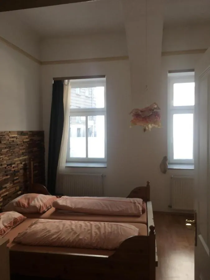 Geraumige, Funktionale, Schlichtere, Preiswerte Unterkunft Vienna Apartment